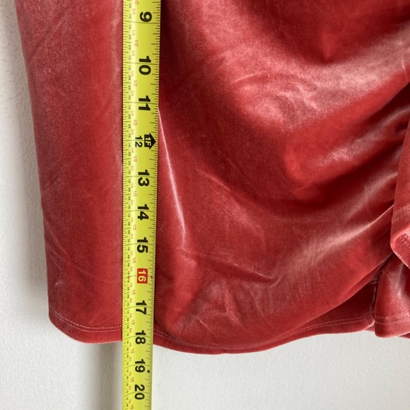 New Abercrombie and Fitch women’s velvet miniskirt - Picture 5 of 6